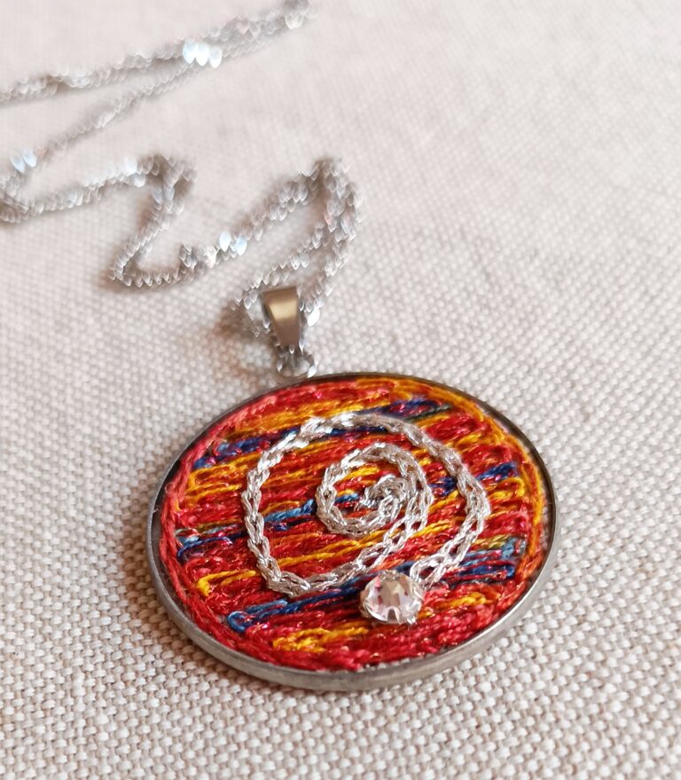 Collier en argent pendentif orange