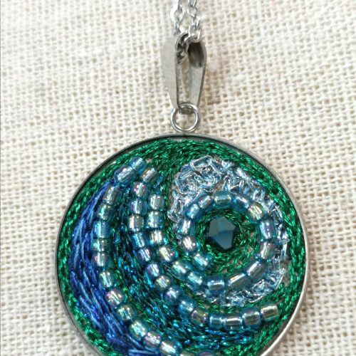 PENDENTIF SPIRALE BLEUE IMG_20221006_110610